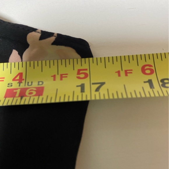 Michael Kors Women's SZ 6 - Black/Pink Silk Blouse Floral Sleeveless Keyhole - Picture 7 of 8